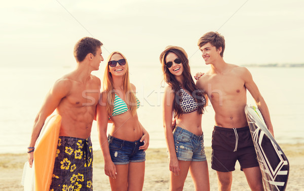 Сток-фото: улыбаясь · друзей · Солнцезащитные · очки · пляж · дружбы · морем