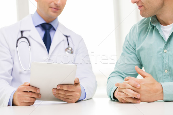 Közelkép férfi orvos beteg táblagép gyógyszer egészségügy Stock fotó © dolgachov