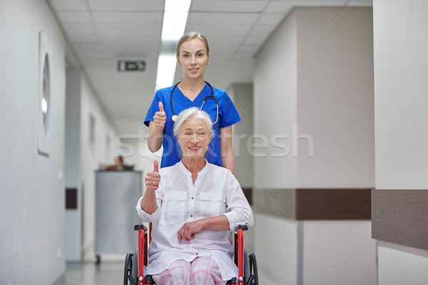 Foto stock: Enfermera · altos · mujer · silla · de · ruedas · hospital · medicina