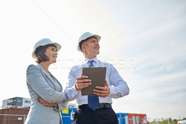 Feliz construtores ao ar livre negócio edifício Foto stock © dolgachov