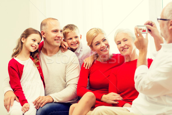 Foto stock: Sonriendo · familia · cámara · casa · vacaciones · generación