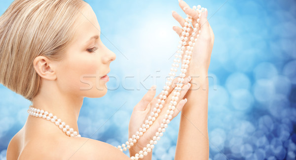 Mujer hermosa mar perla collar azul belleza Foto stock © dolgachov
