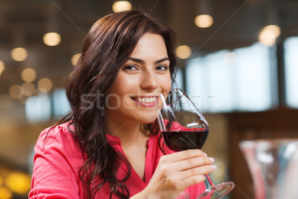 Mosolygó nő iszik vörösbor étterem szabadidő italok Stock fotó © dolgachov