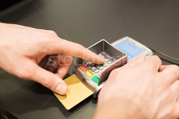 Mână pinul cod bancă finanţa tehnologie Imagine de stoc © dolgachov