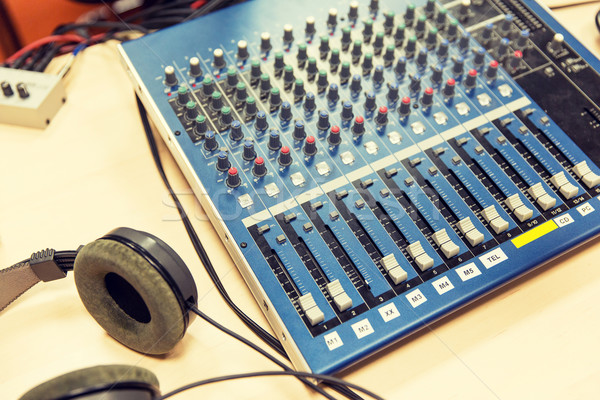 Irányítópanel zenei stúdió rádió állomás technológia elektronika Stock fotó © dolgachov