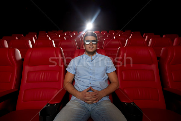 Młody człowiek oglądania film 3D teatr kina Zdjęcia stock © dolgachov
