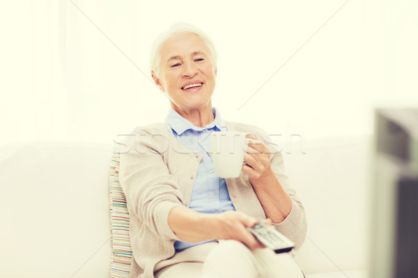 Stockfoto: Senior · vrouw · kijken · tv · drinken · thee