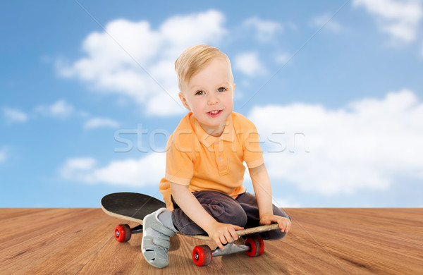 [[stock_photo]]: Heureux · peu · garçon · séance · skateboard · enfance