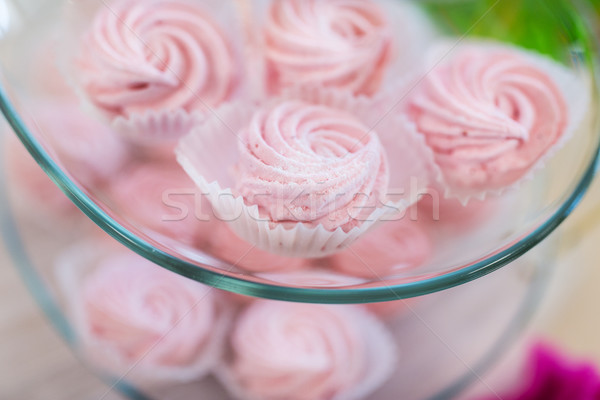 Crema dulciuri sticlă tava Imagine de stoc © dolgachov