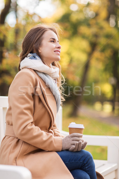 Felice bere caffè autunno parco Foto d'archivio © dolgachov