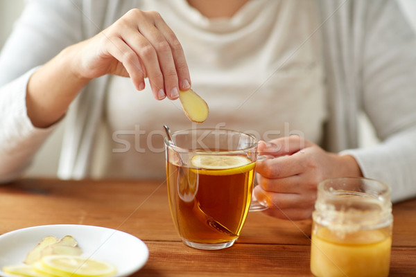 ストックフォト: 女性 · 飲料 · 茶 · 生姜