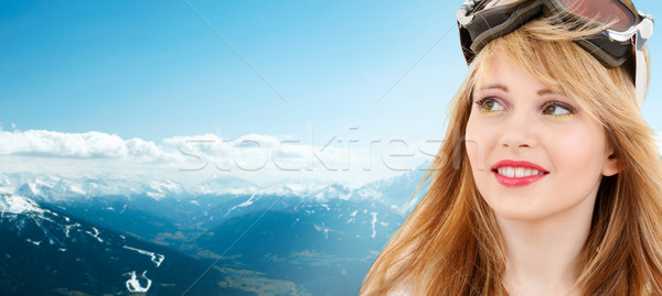 Mosolyog tinilány hódeszka védőszemüveg emberek sportok Stock fotó © dolgachov