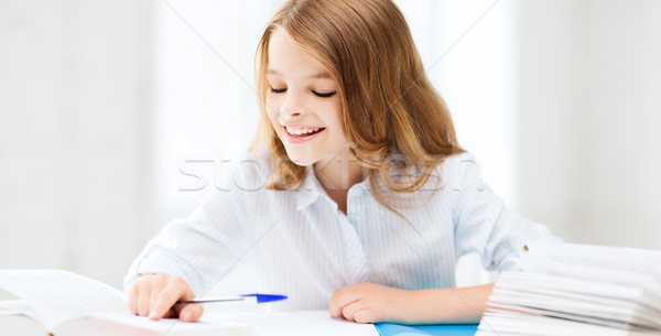 Student dziewczyna studia szkoły edukacji mały Zdjęcia stock © dolgachov