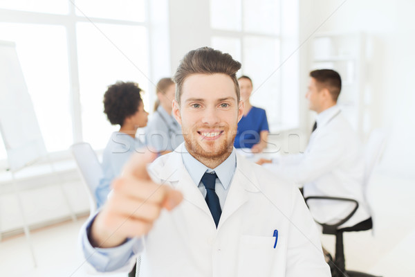 [[stock_photo]]: Heureux · médecin · groupe · hôpital · clinique · profession