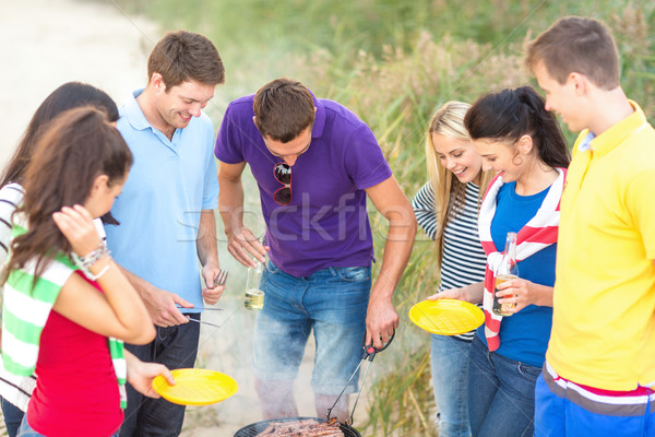 Stockfoto: Groep · vrienden · picknick · strand · voedsel · eten