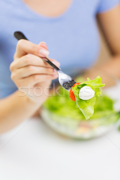 Foto stock: Mulher · jovem · alimentação · salada · casa · alimentação · saudável
