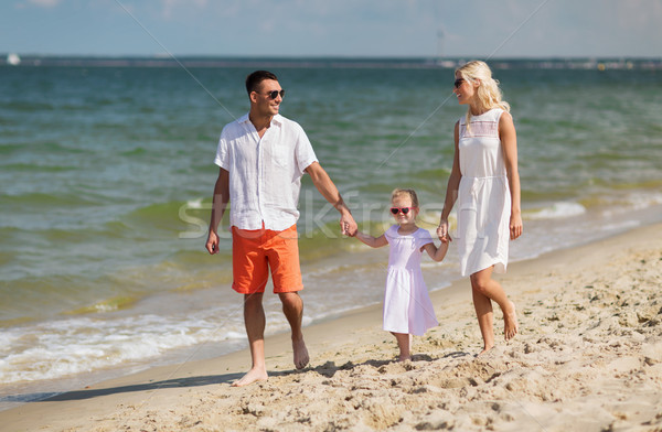 Familia feliz gafas de sol verano playa familia vacaciones Foto stock © dolgachov