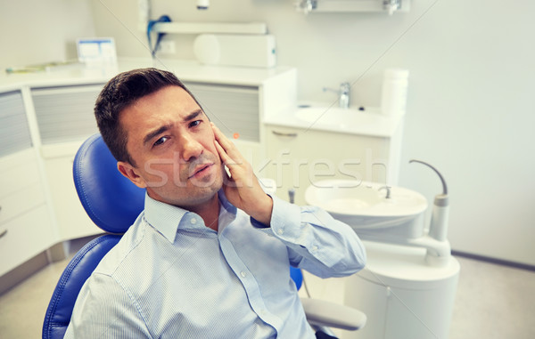 Férfi fogfájás ül fogászati szék emberek Stock fotó © dolgachov