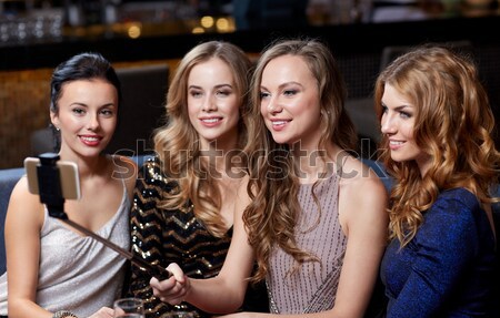 Feliz mulheres jovens dança boate discoteca festa Foto stock © dolgachov
