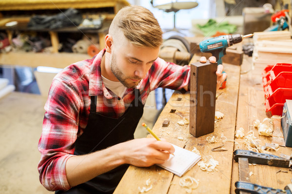 Carpinteiro trabalhando madeira oficina profissão Foto stock © dolgachov