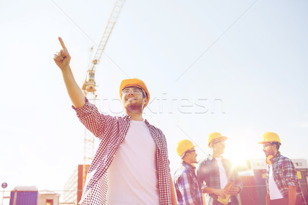 Csoport mosolyog építők kint üzlet épület Stock fotó © dolgachov