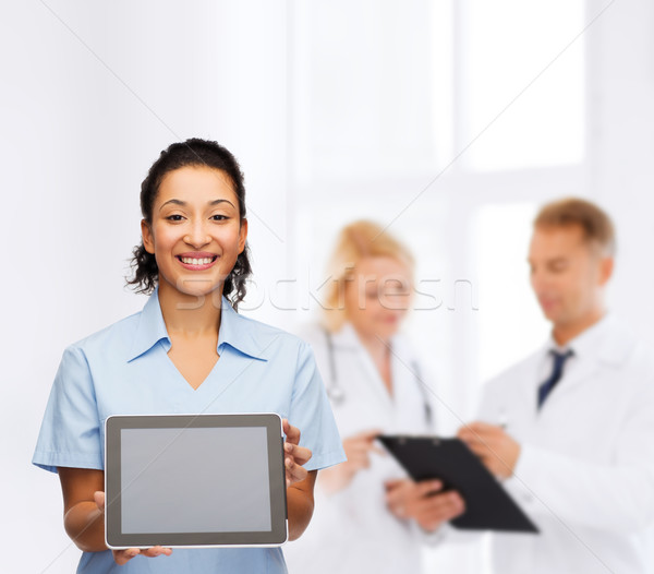 Glimlachend vrouwelijke arts verpleegkundige gezondheidszorg Stockfoto © dolgachov