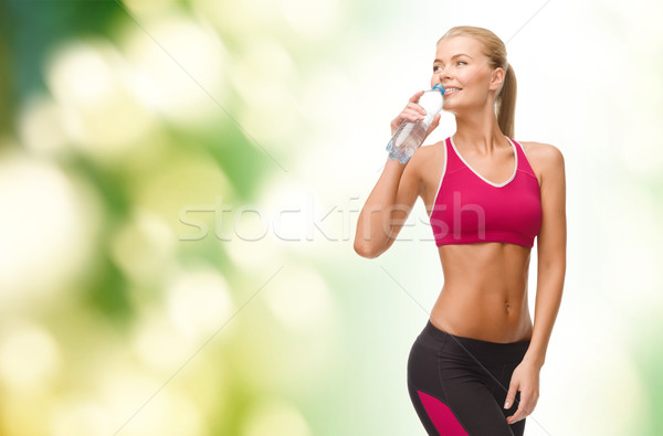 Femme souriante bouteille eau fitness santé régime [[stock_photo]] © dolgachov