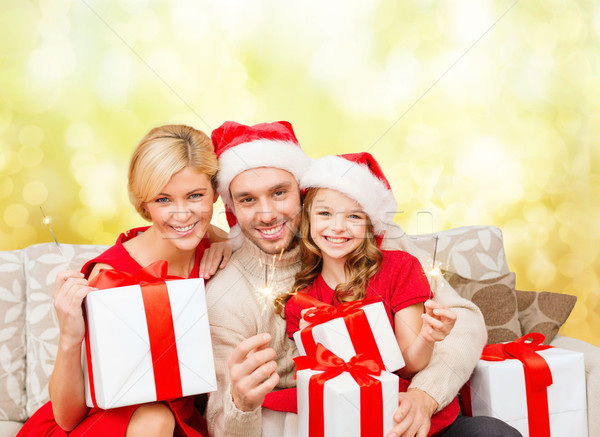 Lächelnd Familie halten Weihnachten Stock foto © dolgachov