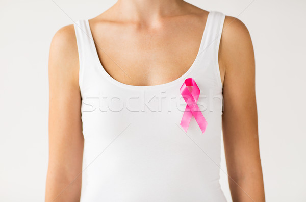 Femeie roz cancer constientizare panglică asistenţă medicală Imagine de stoc © dolgachov