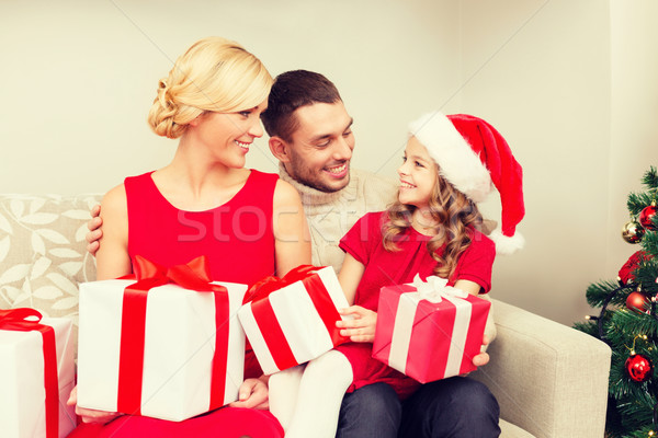 Souriant famille beaucoup coffrets cadeaux Noël Photo stock © dolgachov