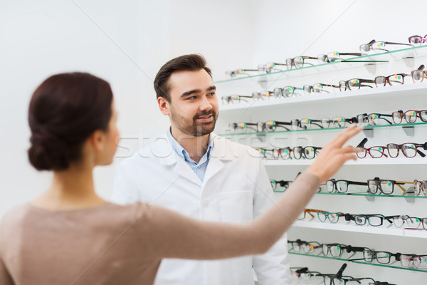 商業照片: 女子 · 顯示 · 眼鏡 · 配鏡 · 光學 · 存儲
