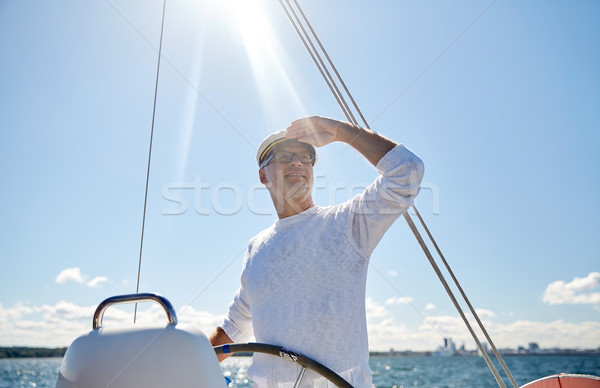 商業照片: 高級 · 男子 · 船 · 遊艇 · 帆船 · 海