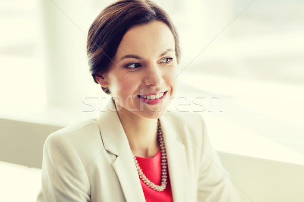 Heureux élégante jeune femme veste personnes bureau femmes [[stock_photo]] © dolgachov