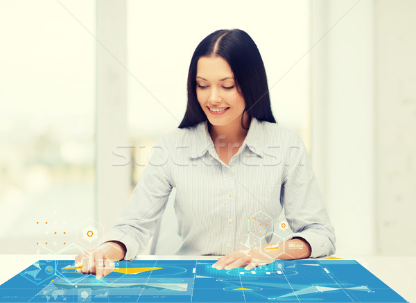 Lächelnde Frau Hinweis etwas imaginären Business Bildung Stock foto © dolgachov