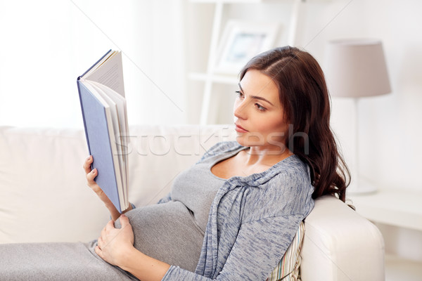 Foto stock: Mujer · embarazada · lectura · libro · casa · embarazo · maternidad