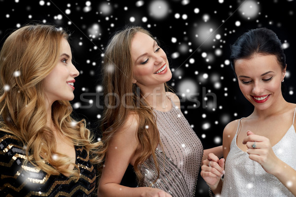 Feliz las mujeres jóvenes baile club nocturno disco fiesta Foto stock © dolgachov