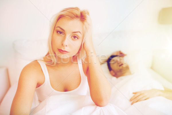 Treaz femeie insomnie pat oameni sănătate Imagine de stoc © dolgachov