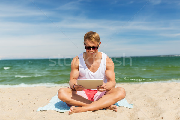 幸せ 笑みを浮かべて 若い男 ビーチ 夏 ストックフォト © dolgachov