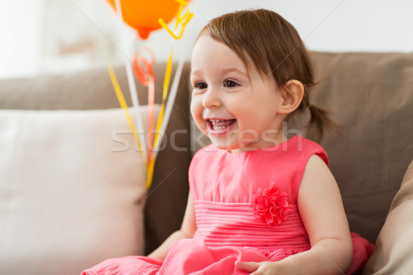 Feliz menina festa de aniversário casa infância pessoas Foto stock © dolgachov