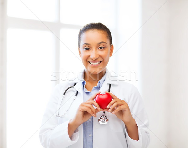 Foto stock: Africano · médico · coração · saúde · médico · cardiologia