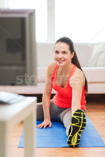 [[stock_photo]]: Souriant · adolescente · étage · maison · fitness · régime · alimentaire