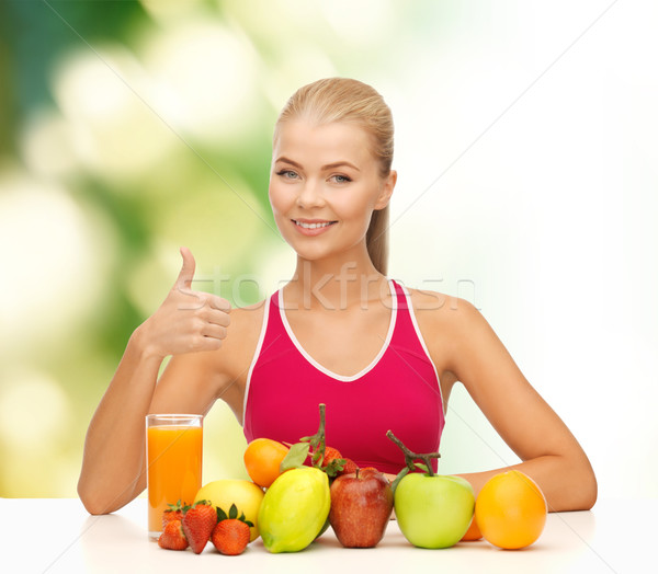 Mosolygó nő bioélelmiszer gyümölcsök asztal fitnessz egészségügy Stock fotó © dolgachov