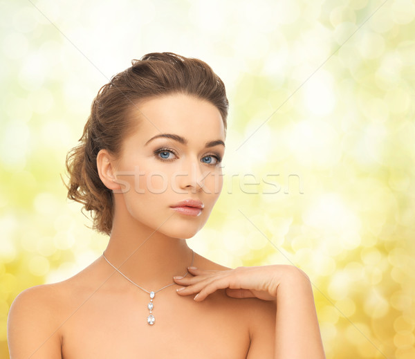 Nő visel fényes gyémánt szépség ékszerek Stock fotó © dolgachov