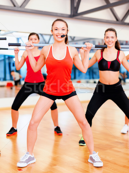 Groupe de gens fitness sport formation gymnase [[stock_photo]] © dolgachov