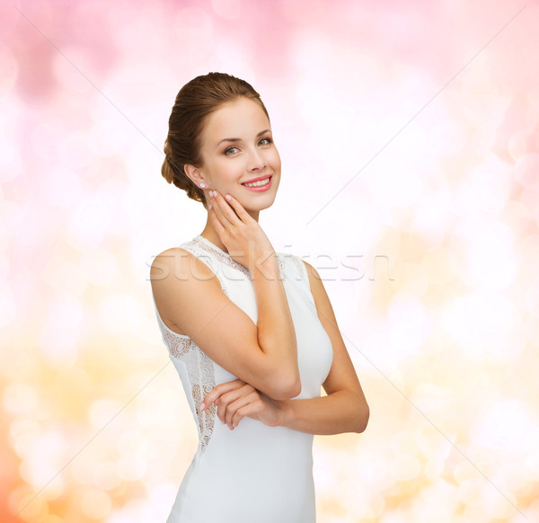 Femme souriante robe blanche bague en diamant vacances célébration Photo stock © dolgachov