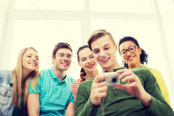 Souriant élèves appareil photo numérique école éducation loisirs [[stock_photo]] © dolgachov