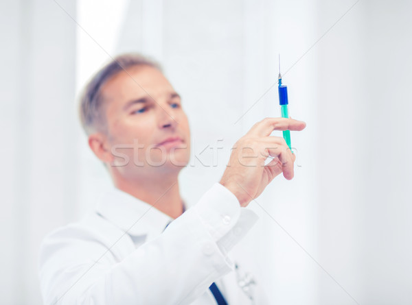 Férfi orvos tart injekciós tű injekció egészségügy orvosi Stock fotó © dolgachov