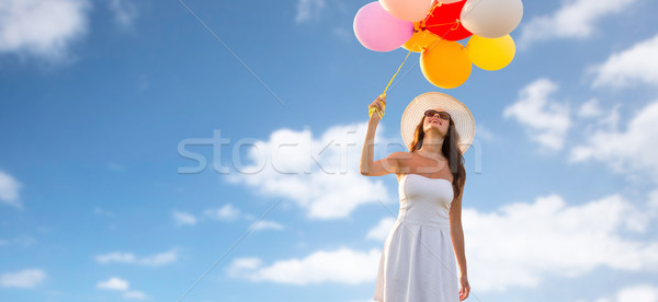 Stockfoto: Glimlachend · jonge · vrouw · zonnebril · ballonnen · geluk · zomer