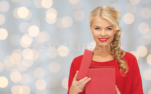 Felice donna sorridente vestito rosso scatola regalo Natale vacanze Foto d'archivio © dolgachov