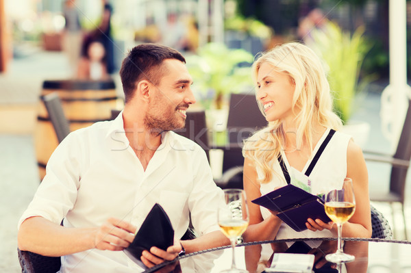 Feliz Pareja cartera proyecto de ley restaurante Foto stock © dolgachov